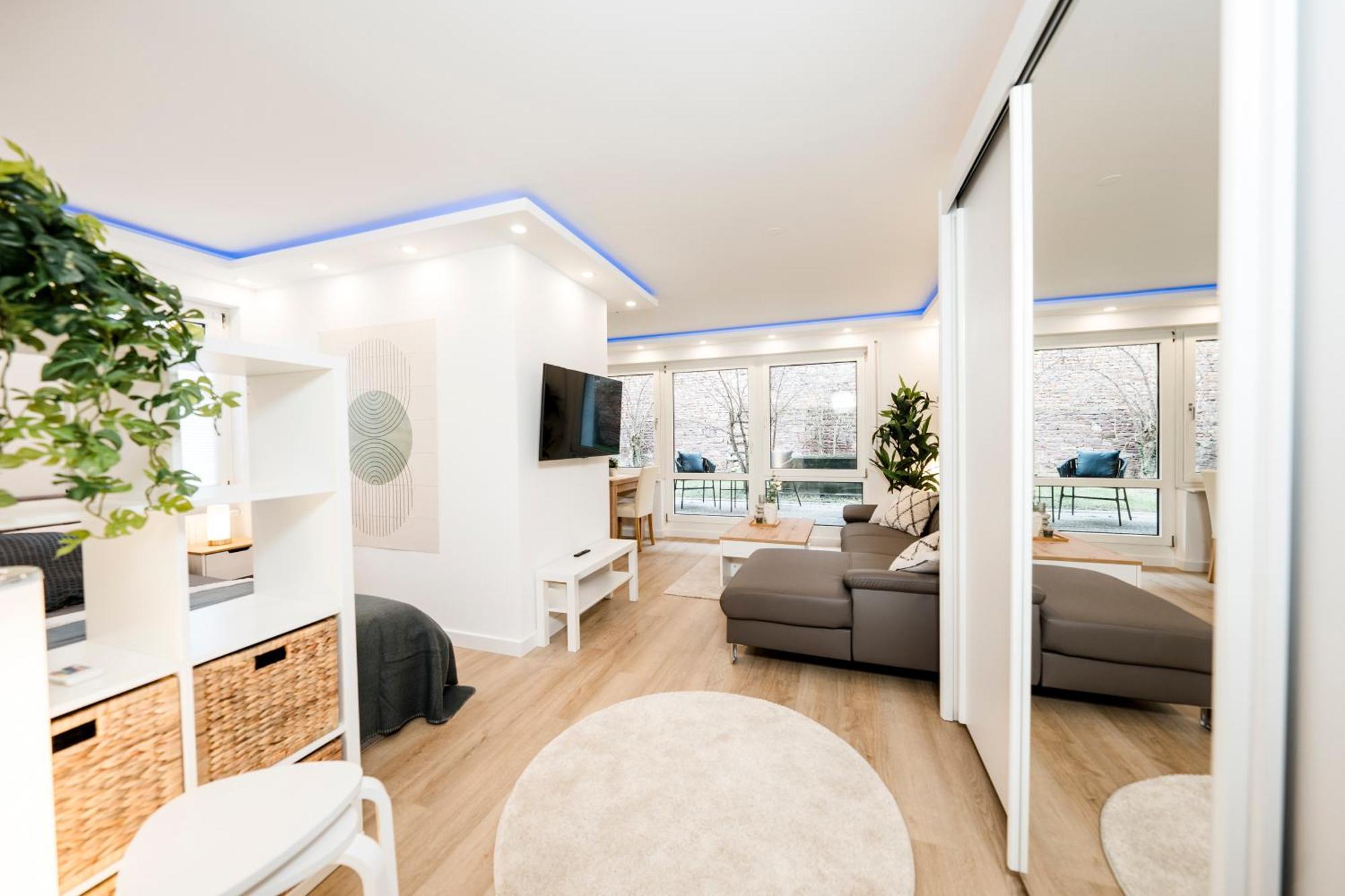 Bellabene Modernes Studio Apartment In Zentraler Lage Mit Terrasse, Parkplatz, Smarttv Pforzheim Dış mekan fotoğraf