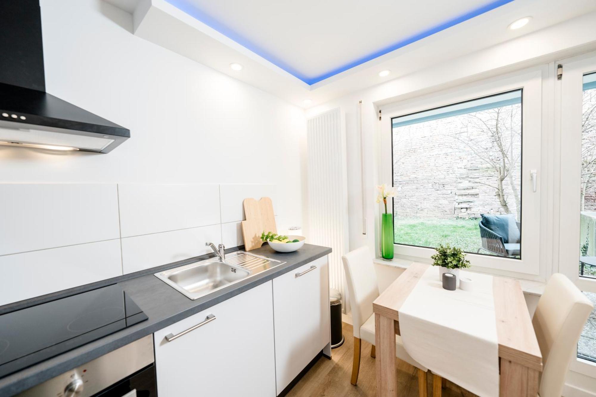 Bellabene Modernes Studio Apartment In Zentraler Lage Mit Terrasse, Parkplatz, Smarttv Pforzheim Dış mekan fotoğraf