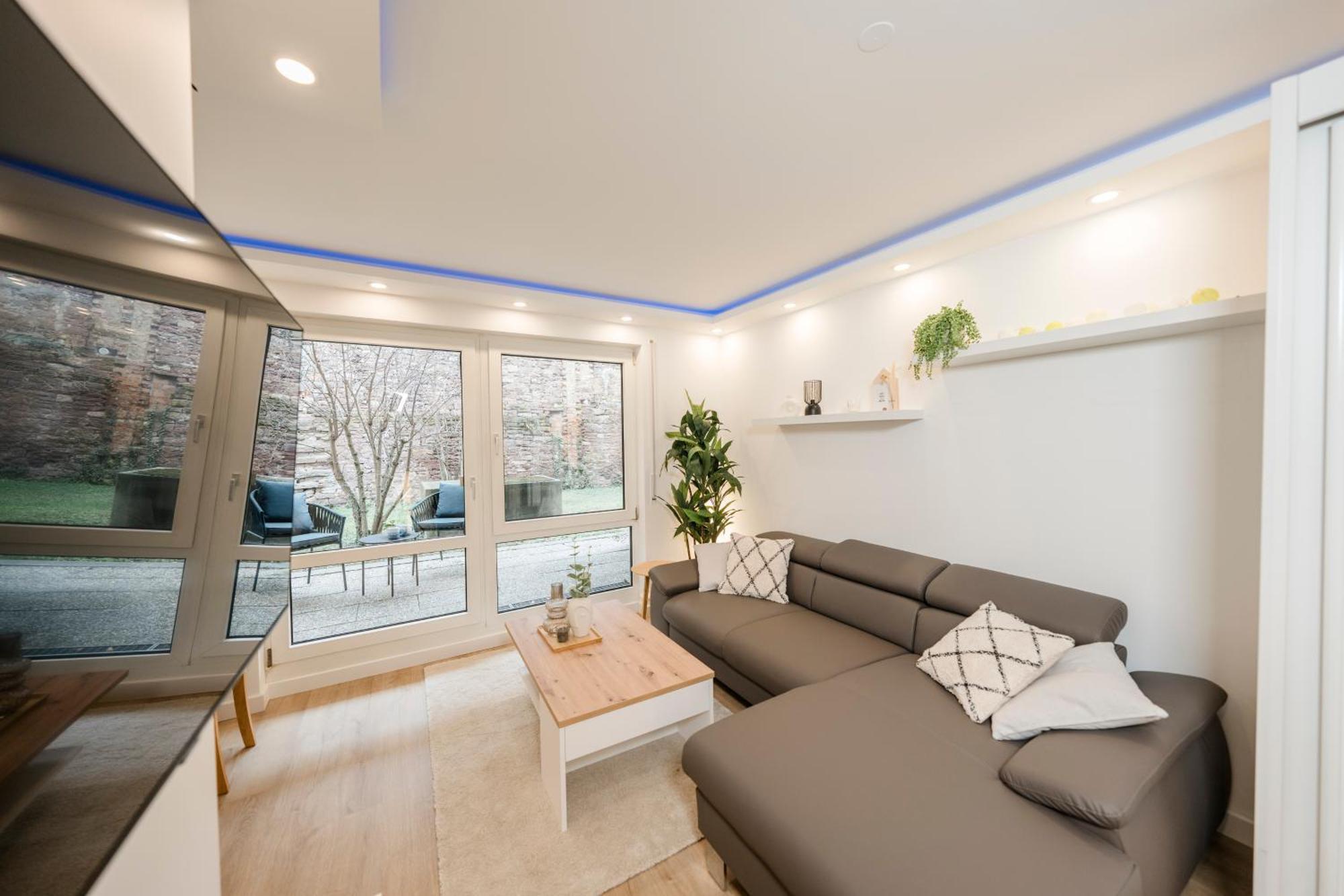 Bellabene Modernes Studio Apartment In Zentraler Lage Mit Terrasse, Parkplatz, Smarttv Pforzheim Dış mekan fotoğraf