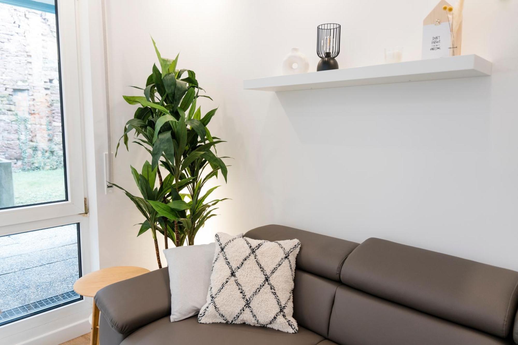 Bellabene Modernes Studio Apartment In Zentraler Lage Mit Terrasse, Parkplatz, Smarttv Pforzheim Dış mekan fotoğraf