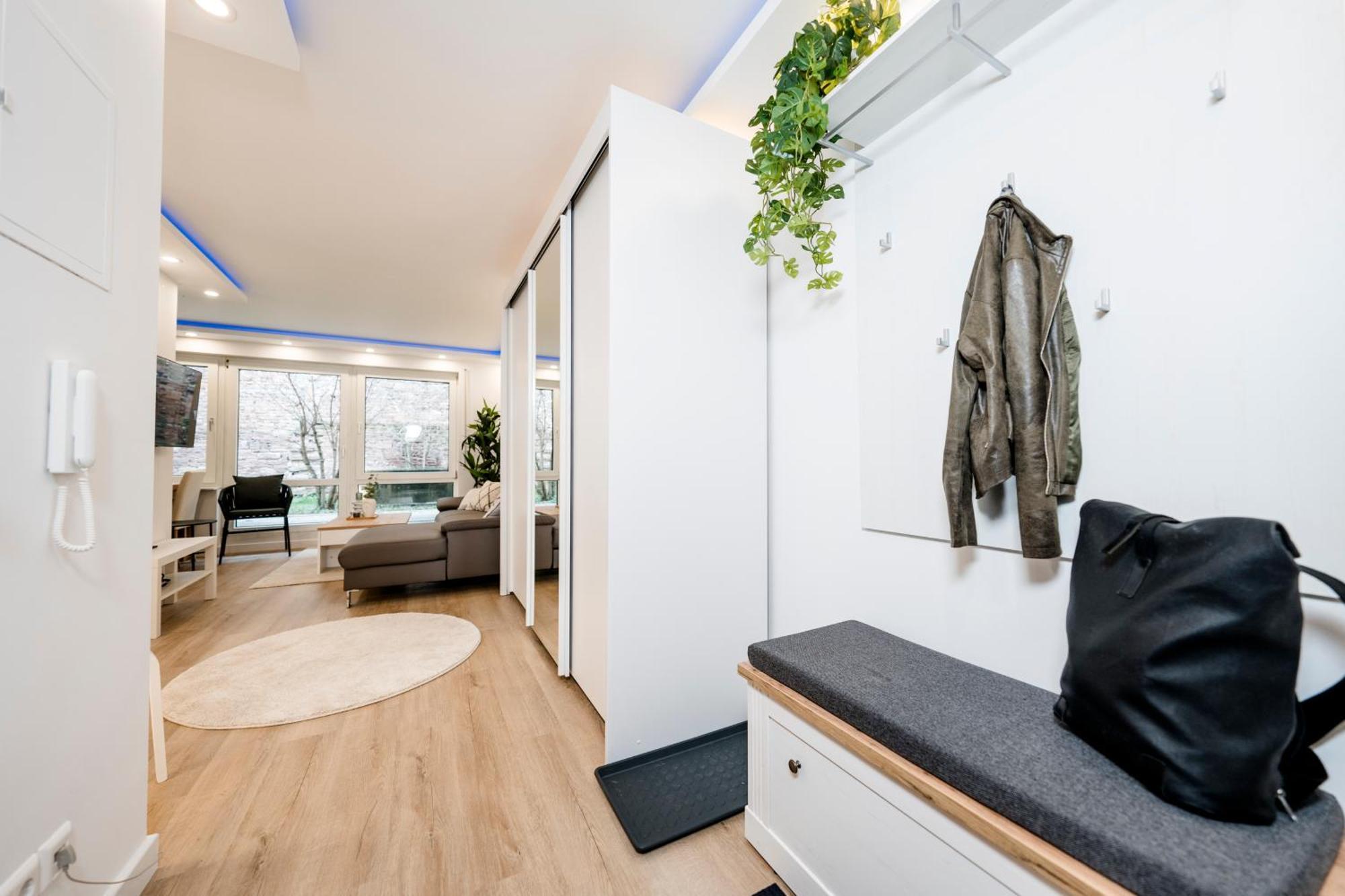 Bellabene Modernes Studio Apartment In Zentraler Lage Mit Terrasse, Parkplatz, Smarttv Pforzheim Dış mekan fotoğraf