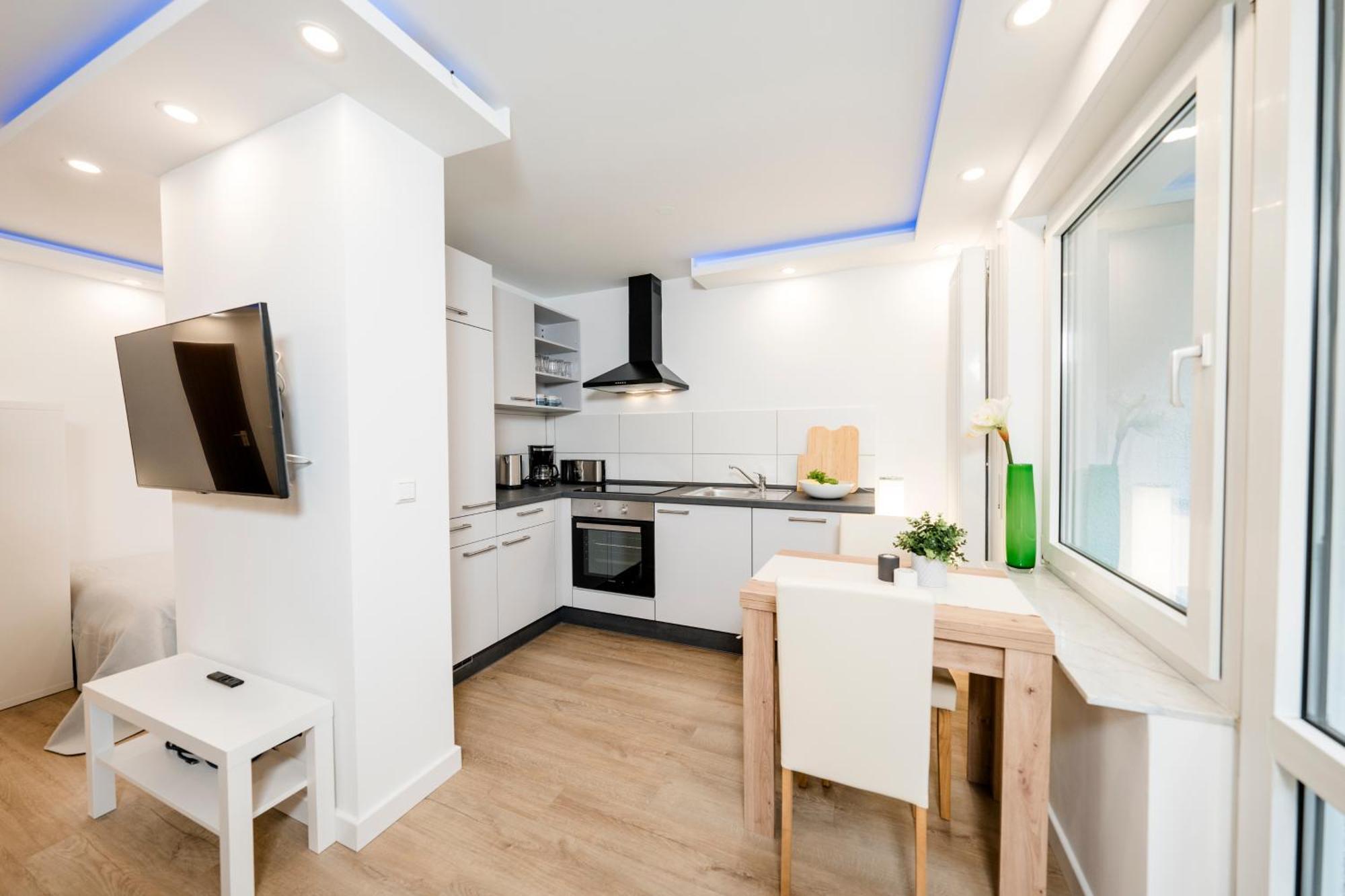 Bellabene Modernes Studio Apartment In Zentraler Lage Mit Terrasse, Parkplatz, Smarttv Pforzheim Dış mekan fotoğraf