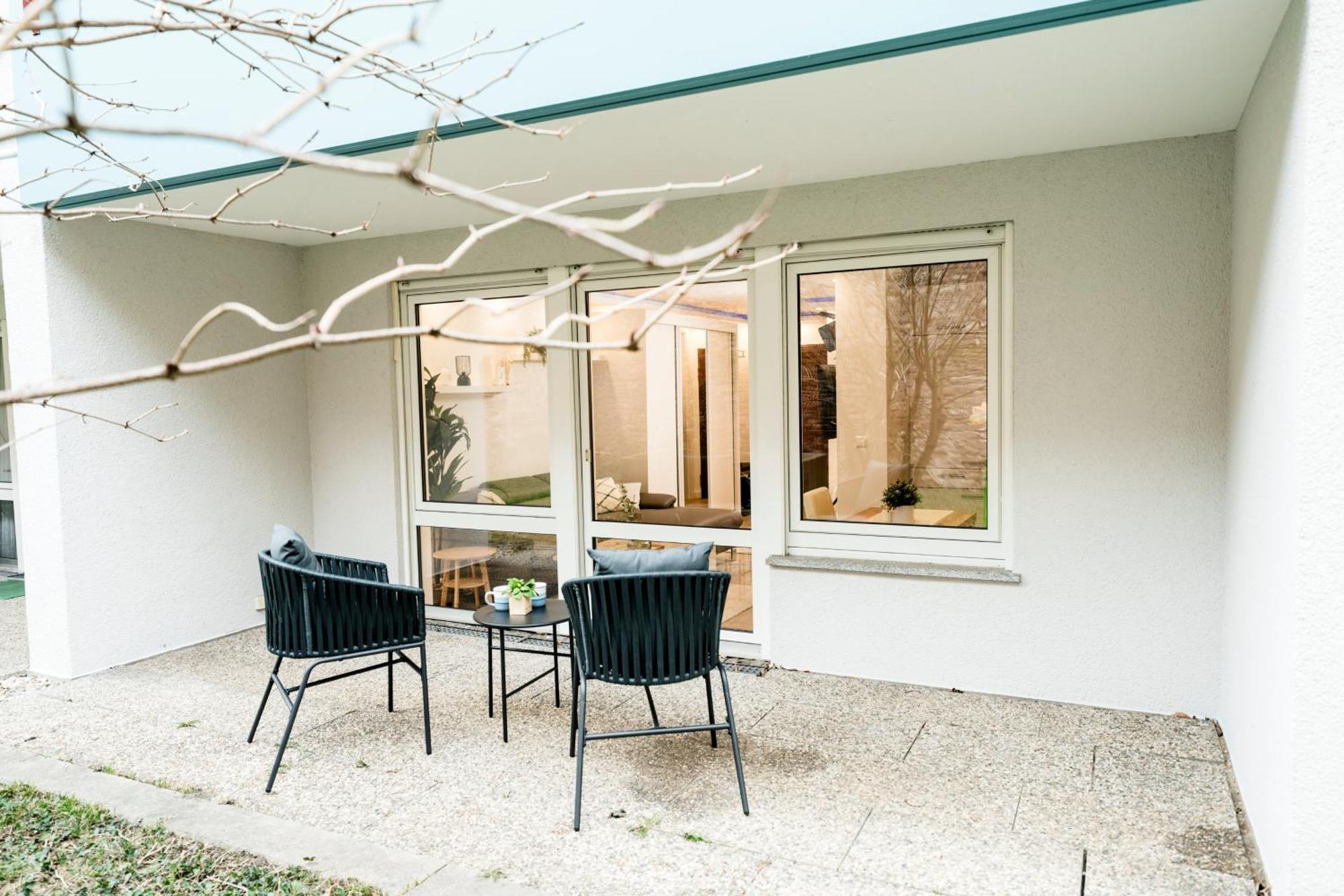 Bellabene Modernes Studio Apartment In Zentraler Lage Mit Terrasse, Parkplatz, Smarttv Pforzheim Dış mekan fotoğraf