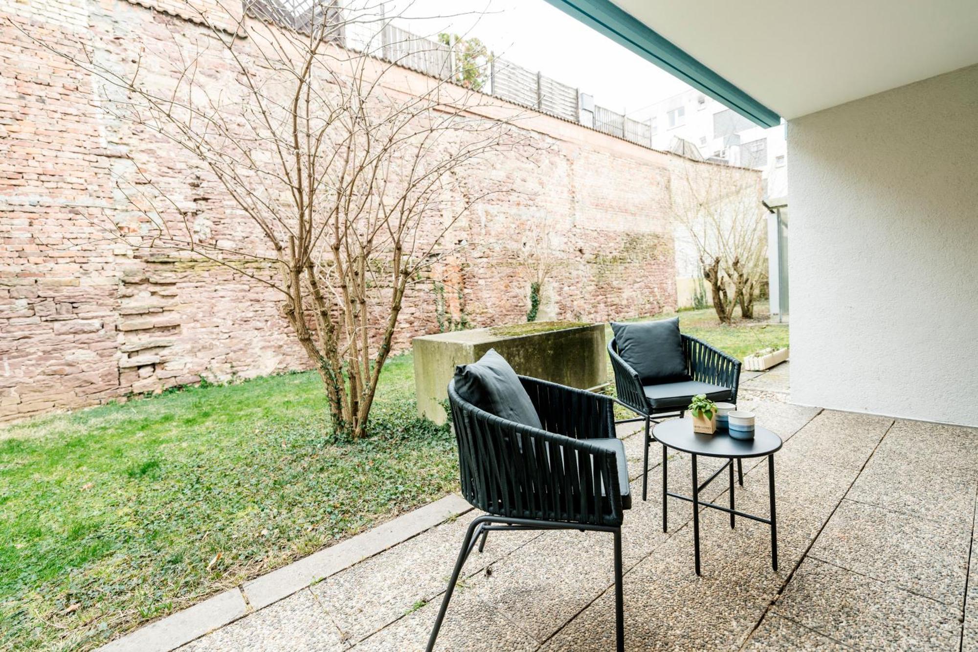 Bellabene Modernes Studio Apartment In Zentraler Lage Mit Terrasse, Parkplatz, Smarttv Pforzheim Dış mekan fotoğraf